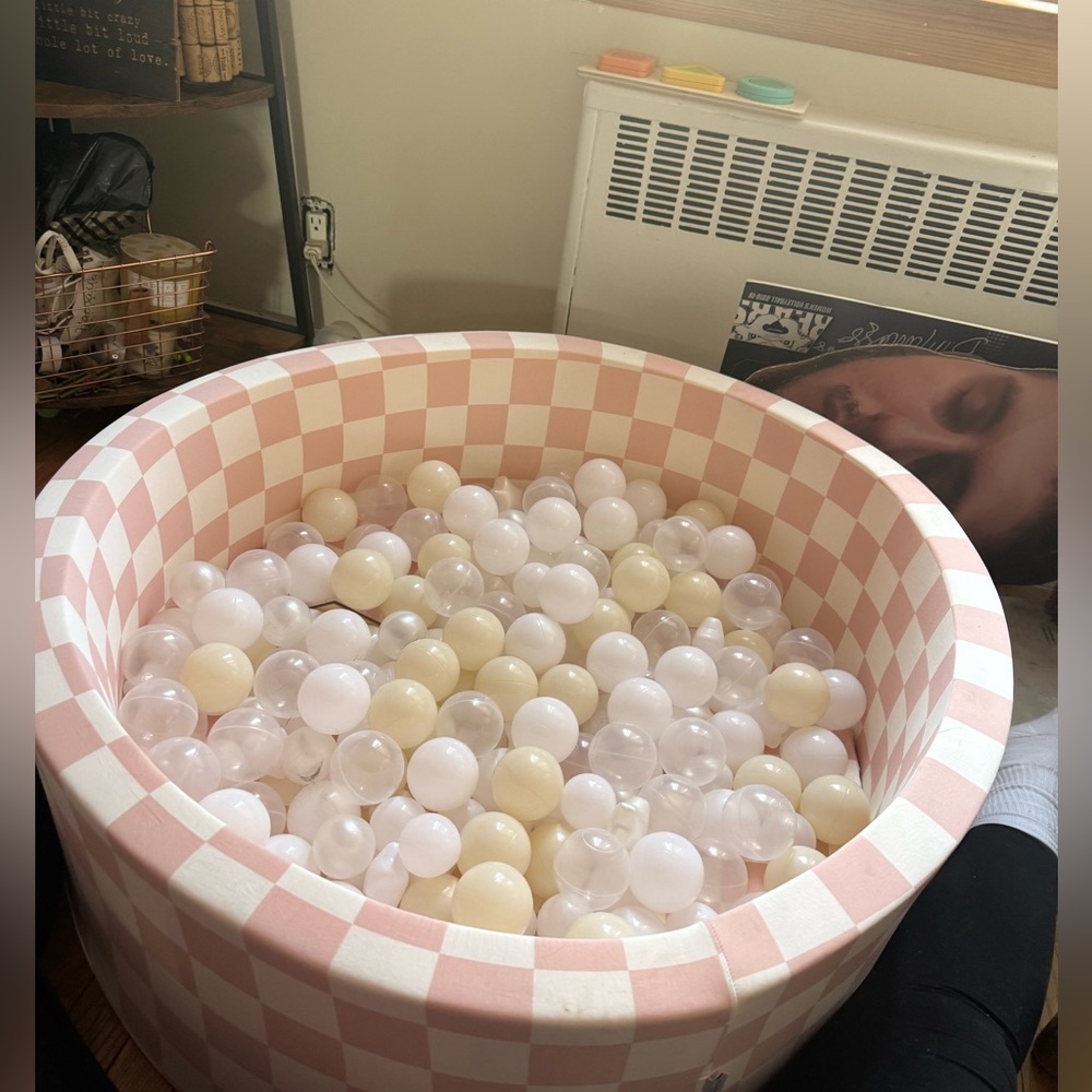 Kids ballpit with balls
